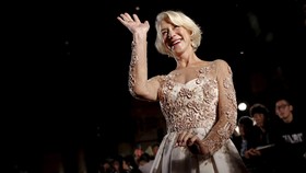 Helen Mirren Dikabarkan Ikut Menyetir di 'Fast 8'
