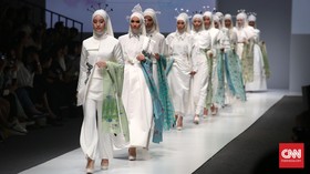 Nuansa Bening Busana Hijab di Jakarta Fashion Week 2016