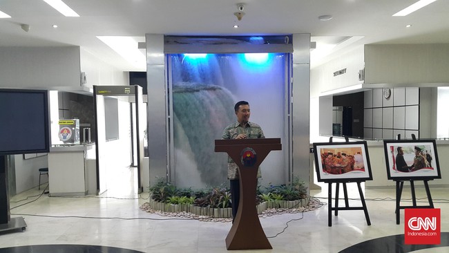 Menpora Imam Nahrawi berharap tahun depan konflik kisruh sepak bola nasional bisa diselesaikan dengan memperbaiki hubungan antara institusinya dan PSSI.