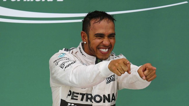 Juara dunia tiga kali, Lewis Hamilton, membalas serangan Sebastian Vettel dan mengatakan sang pebalap Jerman lah yang membuat F1 membosankan.