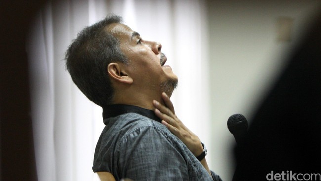 Eks staf khusus Suryadharma Ali, Ermalena, mengatakan Wardatul Asriah menitipkan naman melalui eks ajudannya, Mulyanah Acim. 