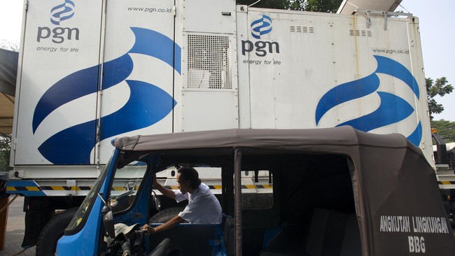 PGN Bakal Konversi Motor BBM ke Gas di Tengah Wacana Kendaraan Listrik PT Perusahaan Gas Negara Tbk (PGN) bakal uji coba konversi kendaraan berbahan bakar minyak menjadi bahan bakar gas di tengah wacana subsidi motor listrik.