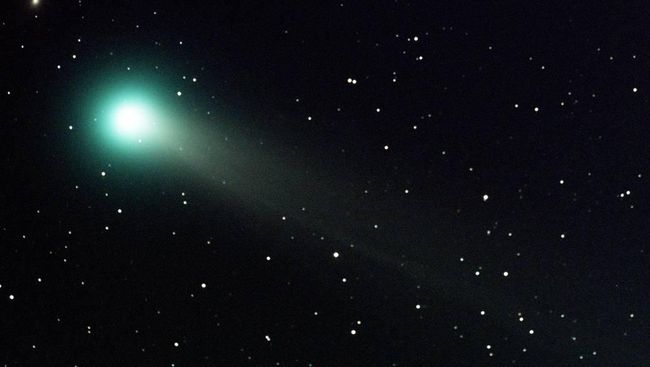 Malam Ini Warga Bisa Lihat Komet Atlas di Langit Indonesia Warga bisa mengamati fenomena Komet Atlas yang akan melintas di langit utara Indonesia Kamis (9/4) malam ini di tengah pandemi corona.
