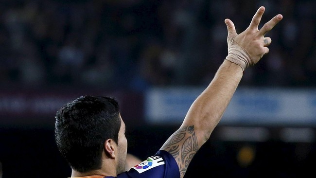Luis Suarez cetak hattrick dan membawa Barcelona mengalahkan Eibar dengan skor 3-1.