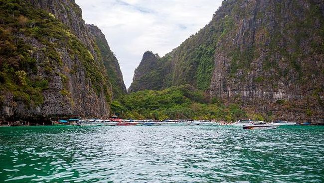 Thailand bukan hanya Bangkok, Phuket atau Pattaya, masih banyak destinasi lain yang perawan, belum dijamah banyak turis.