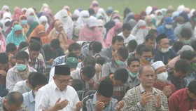 Jawa Timur Kekeringan, Khofifah Gelar Salat Minta Hujan