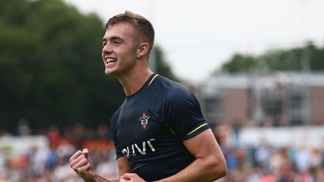 Klub Arsenal dijatuhi hukuman denda sebesar 60 ribu poundsterling karena langgar peraturan transfer pemain saat membeli Calum Chambers dari Southampton. 