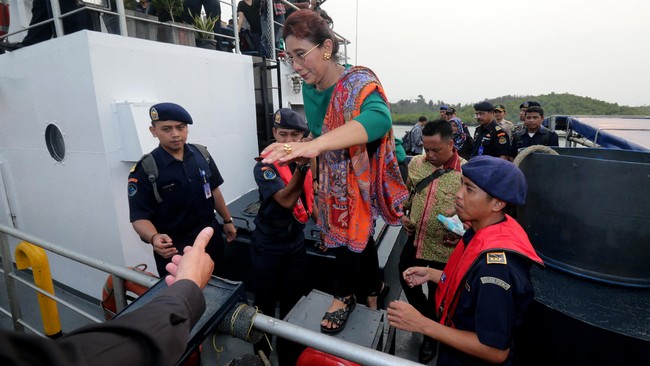 Meski telah satu tahun lebih menerapkan hukuman yang keras terhadap kapal pencuri ikan, pemerintah masih mendapat laporan maraknya pencurian.