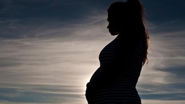 Beberapa orang meyakini gerhana bulan bisa berbahaya bagi ibu hamil. Mitos atau fakta ya?