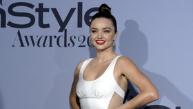 Miranda Kerr Pamer Cincin Berlian dari Bos Snapchat