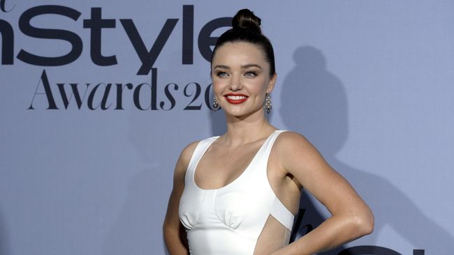 Pernikahan Miliaran Miranda Kerr dengan Bos Snapchat Usia boleh lebih muda, tapi Evan Spiegel mampu memikat hati sang mantan Orlando Bloom dan meminangnya jadi pasangan hidup.