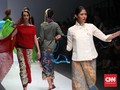 'Denyut' Batik dan Kebaya Urban di Tangan Obin