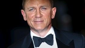 Daniel Craig Jalani Operasi, 'Bond 25' Tetap Berlanjut