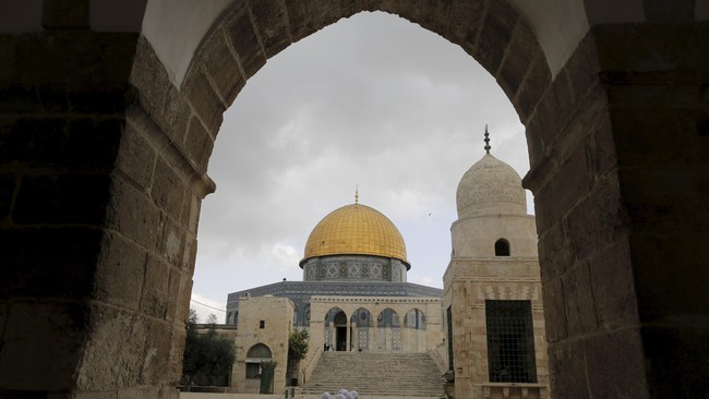 Din juga mendorong Indonesia menjadi pemrakarsa anggota OKI yang lain untuk menggelar sidang darurat terkait konflik di Al Aqsa.