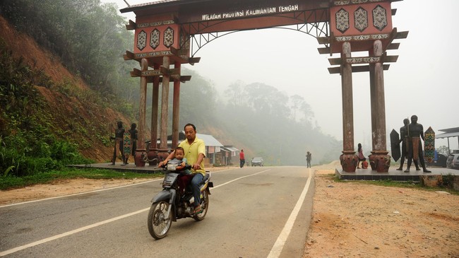 Pemerintah terus mempercepat pembangunan jalan paralel perbatasan di Provinsi Kalimantan Barat (Kalbar) yang ditargetkan selesai pada 2019 mendatang.