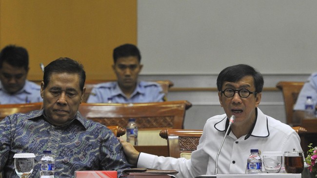 Delik penghinaan terhadap kepala negara disebut membatasi kebebasan berekspresi warga negara. Padahal, di banyak negara, delik itu telah menjadi urusan perdata.