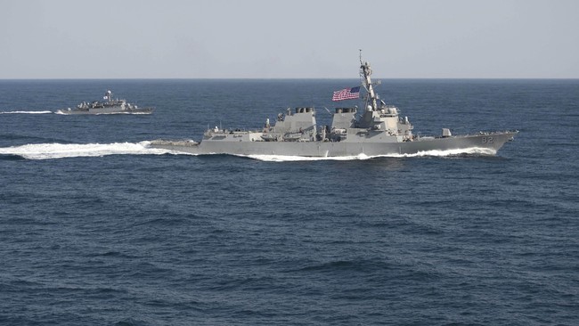 Angkatan Laut AS akan mengirim kapal perusak berpeluncur rudal untuk berpatroli di wilayah Pulau Spratly, pulau buatan China di Laut Cina Selatan.