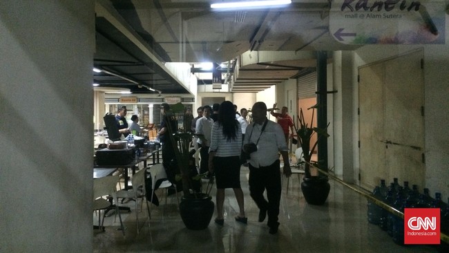 Wakil Kepala Detasemen Khusus 88 Antiteror Komisaris Besar Martinus Hukom mengatakan orang yang berinisial LO tersebut ditangkap di dekat lokasi kejadian.