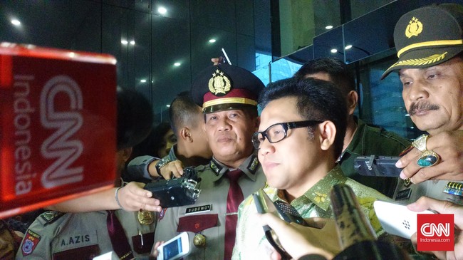 Jamaludin memiliki kekuasaan mengkoordinasikan bawahannya di Ditjen P2KTrans memerintahkan PPK menyerahkan sejumlah uang guna kepentingannya sendiri.