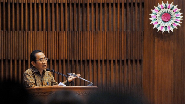 Wakil Ketua KPK Adnan Pandu Praja berharap uji kelayakan dan kepatutan pimpinan KPK di DPR RI bisa selesai sebelum 16 Desembar 2015.