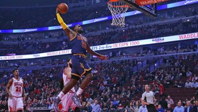 Dunk LeBron Menggebrak, Namun Cavaliers Kalah dari Bulls