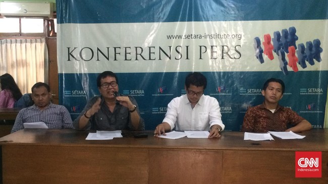 Menurut Setara Institute dan Jaringan Paralegal Indonesia, pemerintah terfokus pada penyerapan dana desa dan mengabaikan ketersediaan perangkat pembangunan desa