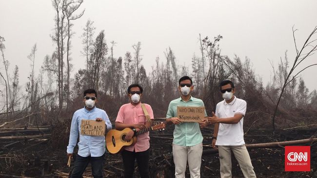 Selain melancarkan kampanye #KepoHutan di Ketapang, Kalimantan Barat, grup band folk pop ini juga menggarap video musik Fur Fairy.