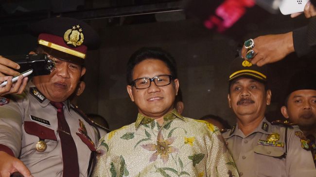 PKB Desak Pemerintah Usut Isu Pembelian 5.000 Senjata Menurut Muhaimin Iskandar, isu rencana pembelian 5.000 senjata oleh institusi bukan militer dapat memicu keresahan di masyarakat.