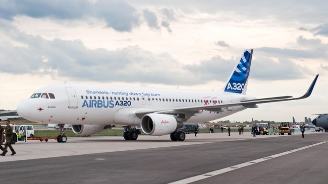 Saat ini Airbus tengah bersaing ketat dengan Boeing dalam menguasai pasar penerbangan China yang potensial menjadi terbesar di dunia dalam dua dekade.