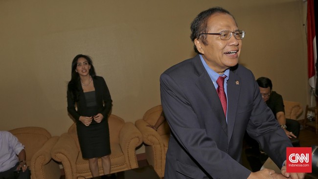 Menurut Rizal, mulai membaiknya perekonomian bisa jadi indikasi yang baik untuk Presiden Joko Widodo melakukan bongkar pasang kabinet.