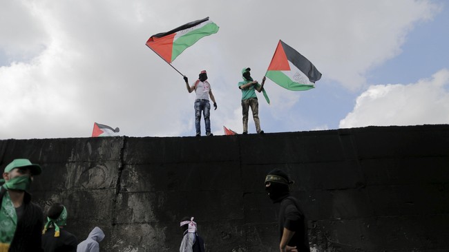 Perancis menawarkan pembicaraan damai Israel dan Palestina, namun mengancam akan mengakui negara Palestina jika upaya dialog ini gagal.