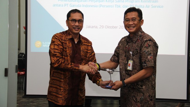 Garuda Indonesia melakukan kerjasama penjualan tiket untuk rute-rute penerbangan jarak pendek kurang dari dua jam dari Pondok Cabe dengan Pelita Air.