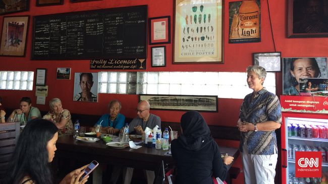Diskusi buku The Crocodile Hole tetap digelar di tempat berbeda, setelah sebelumnya sempat dibatalkan dalam ajang UWRF 2015.