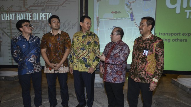 Gubernur Ahok menilai masih banyaknya masyarakat yang enggan menggunakan Transjakarta sebagai salah satu ketidakberhasilan Antonius NS Kosasih.