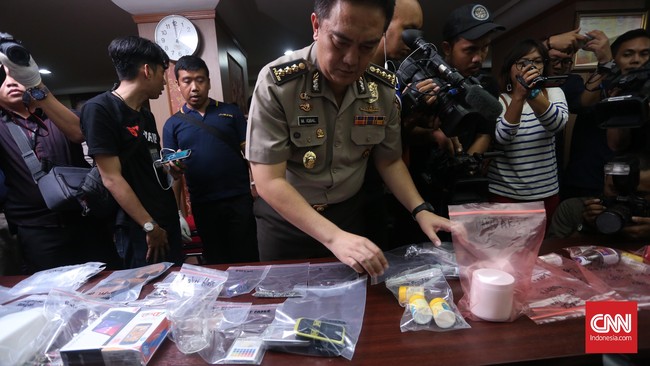 Kapolda Metro Jaya Irjen Tito Karnavian mengatakan Leopard merupakan pelaku tunggal yang melakukan teror atas dasar kebutuhan ekonomi belaka. 
