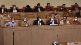 Fadli Zon Tak Tahu Asal-Usul Masker yang Digunakannya