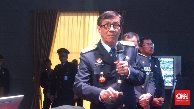 Pemerintah sepakat untuk merevisi, alih-alih menerbitkan Perppu atau undang-undang baru, karena penerbitan Perppu akan memunculkan perdebatan.