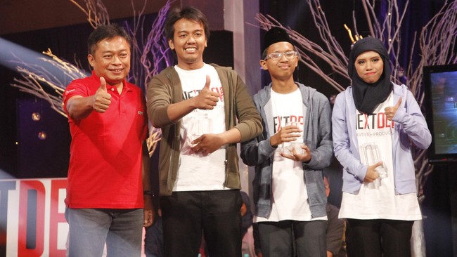 GandengTangan, Rumah Sinau, dan Jejakku, jadi juara dalam kompetisi pembuatan aplikasi Telkomsel The NextDev 2015. Ketiga tim berhak meraih 5M.