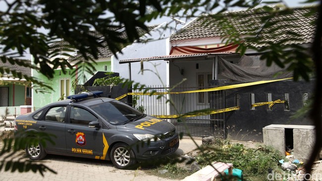 Komisaris Besar Mohammad Iqbal mengatakan kalau tersangka peledakan bom di Mal Alam Sutera sering menonton video ISIS dari situs Youtube.