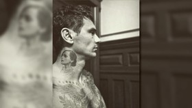 James Franco Punya Tato Wajah Emma Watson di Lehernya