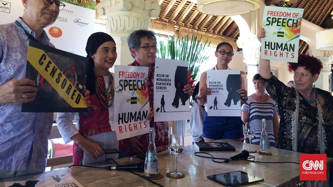 Menurut Wakil Direktur Kampanye Asia Tenggara dan Pasifik, sudah saatnya pemerintah Jokowi membuat panggilan publik dan mengakhiri segala pembatasan diskusi.