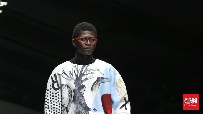 Mengangkat tema jalanan Jakarta, Patrick Owen menampilkan koleksi Spring Summer 2016 di panggung Jakarta Fashion Week 2016.