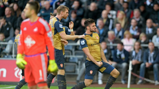 Musim lalu Arsenal kalah dua kali dari Swansea di ajang Liga Primer. Musim ini, The Gunners mampu membalikkan keadaan berkat kemenangan 3-0.