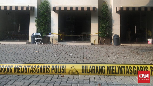 Namun, penembakan dengan proyektil rakitan tersebut membuat kaca bagian depan kantor Gojek pecah dan rusak.