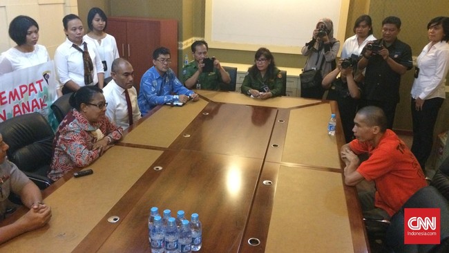 Tersangka kekerasan terhadap anak di Pancoran, M mengaku menyukai anak kecil. Kepada Menteri ia mengungkapkan keinginannya memiliki anak.
