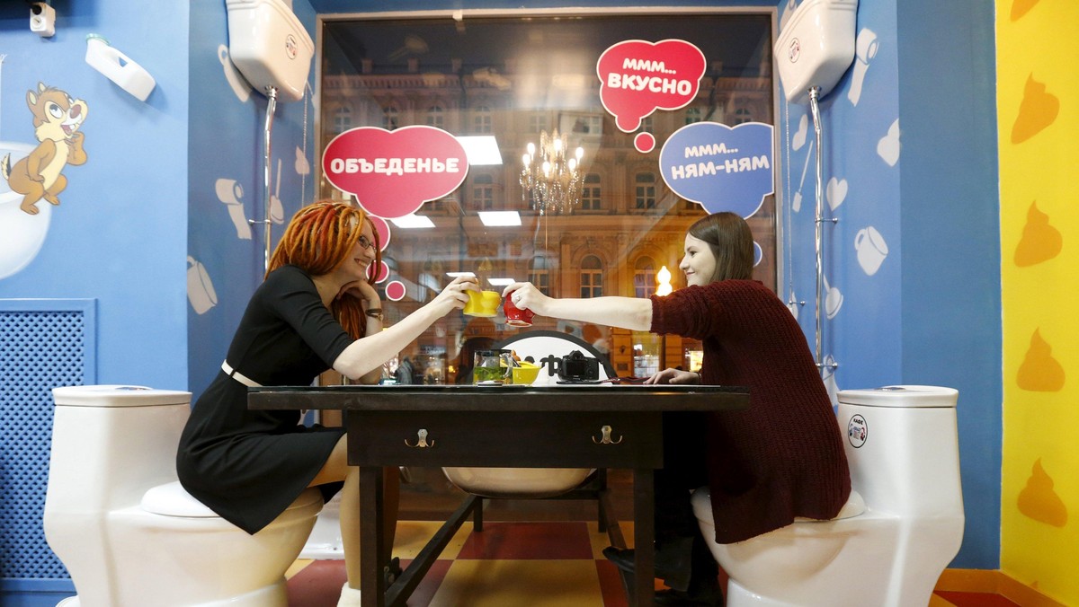 Cara Unik Menikmati 'Kotoran' di Crazy Toilet Cafe