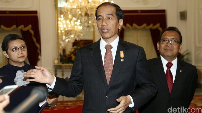Kepala Kantor Staf Presiden Teten Masduki mengatakan pembubaran pada dasarnya berfungsi menyederhanakan lembaga untuk reformasi birokrasi.