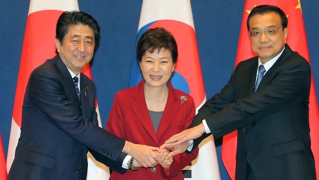 Hubungan Korsel-China-Jepang selama ini banyak terhambat akibat sejarah masa lalu, terkait isu jugun ianfu selama periode Perang Dunia II.