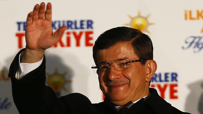 Hubungan Davutoglu dengan Presiden Erdogan mulai merenggang di tengah upaya Erdogan mengubah sistem pemerintahan dari konstitusi menjadi presidensial.