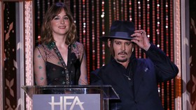 Depp dan Heard Tanpa Beban di Hollywood Film Awards